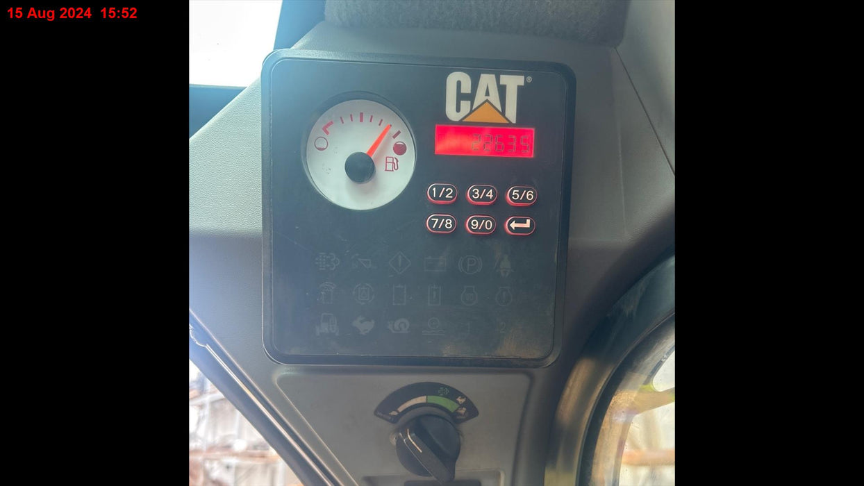 2016 CAT 232D SKID STEER LOADER (L28) WITH A/C CAB AND 2270 HOURS