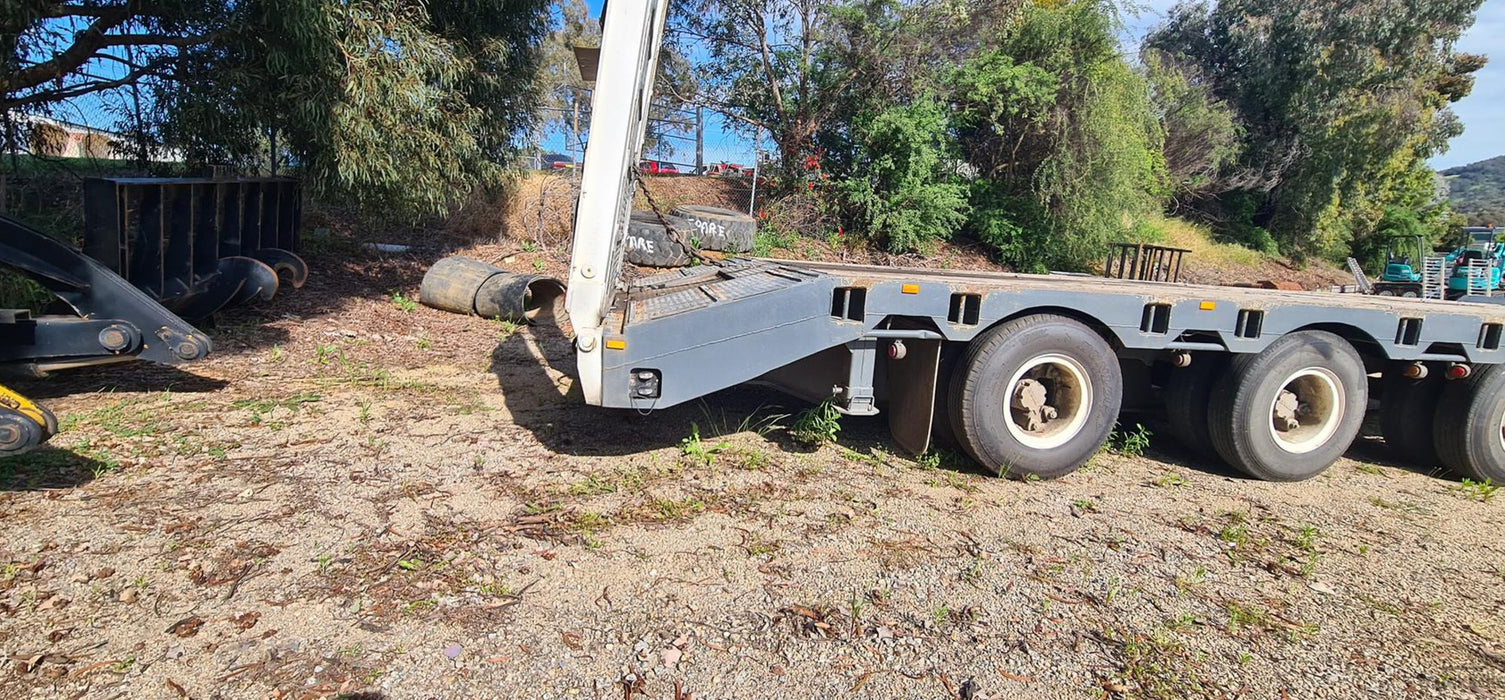 1989 LUSTY TRI-AXLE TAG TRAILER, 45,000 ATM RATED, HYDRAULIC RAMPS, RING FEDER