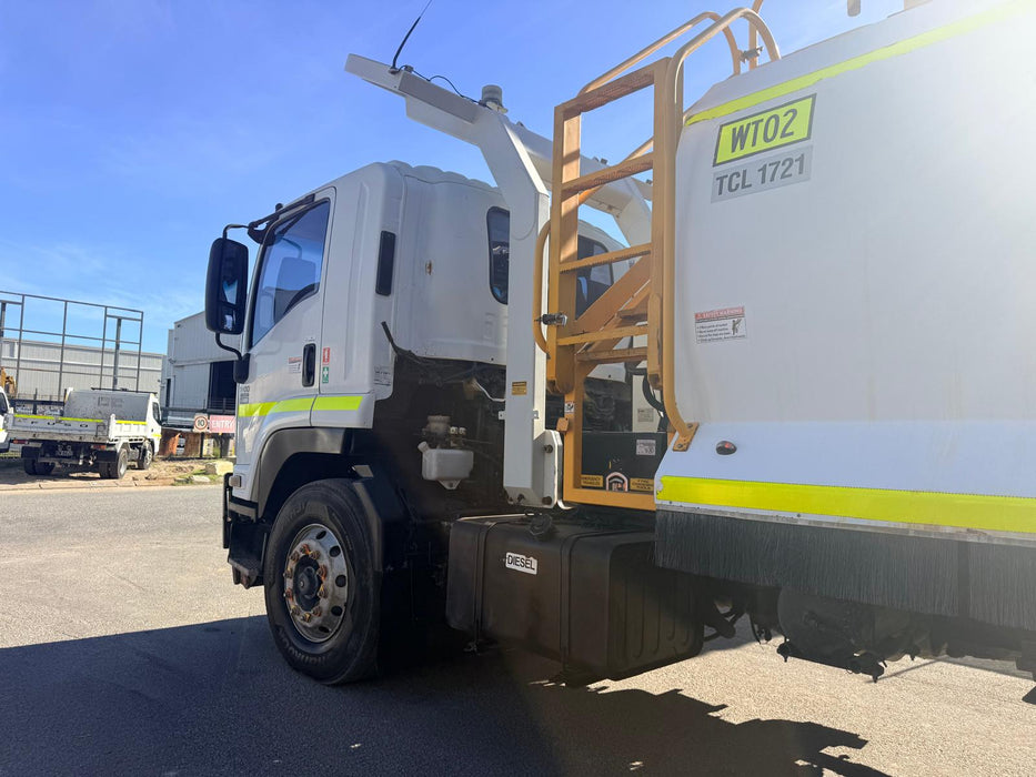 2014 ISUZU FVZ1400 6 X 4 WATER TRUCK (WT02) WITH 15000LTR TANK, 127,500 KLMS