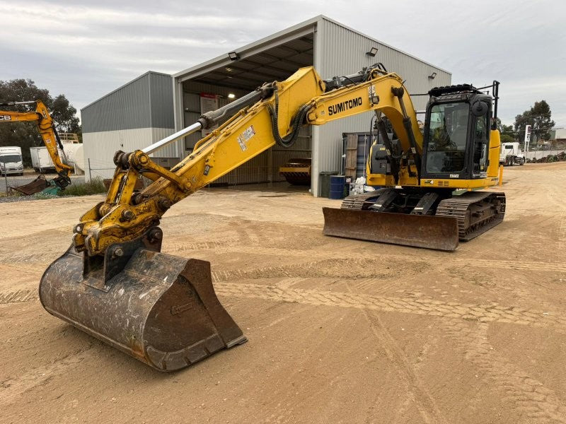 2018 SUMITOMO SH145X-6 15T EXCAVATOR (E470)WITH HITCH, BUCKETS AND 4895 HRS