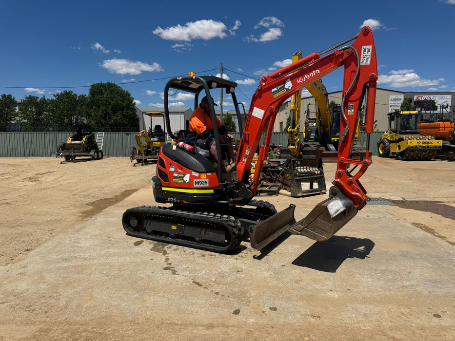 2022 KUBOTA U25 2.6T EXCAVATOR (M925) WITH HITCH, BUCKETS, 700 HOURS