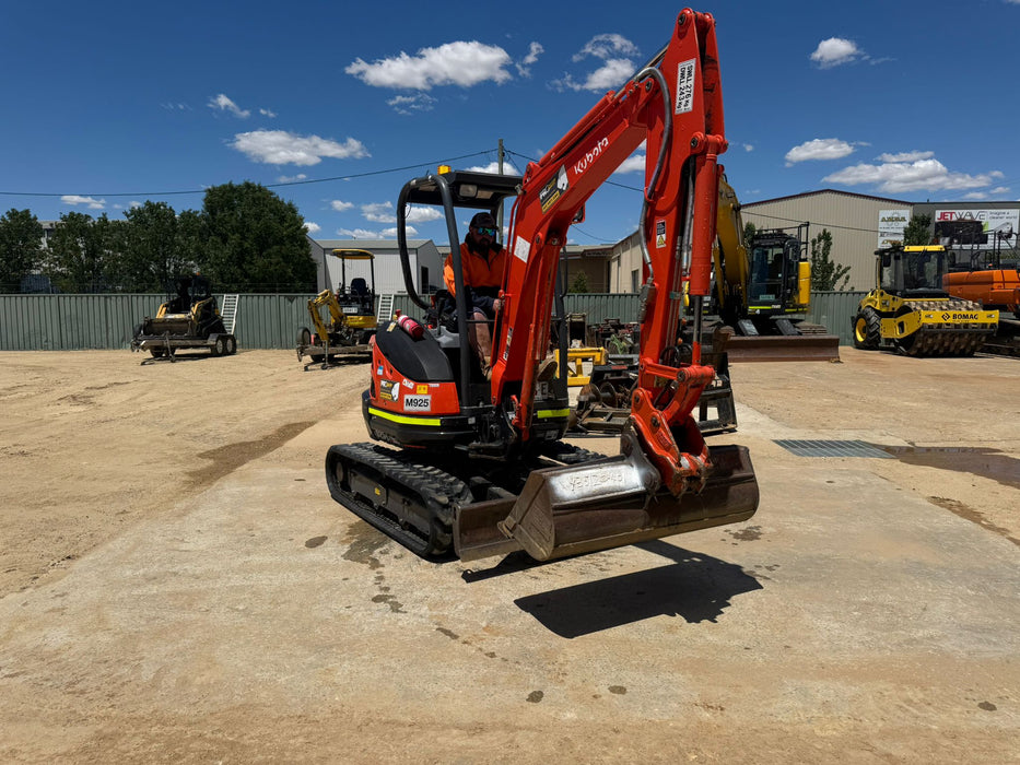 2022 KUBOTA U25 2.6T EXCAVATOR (M925) WITH HITCH, BUCKETS, 700 HOURS