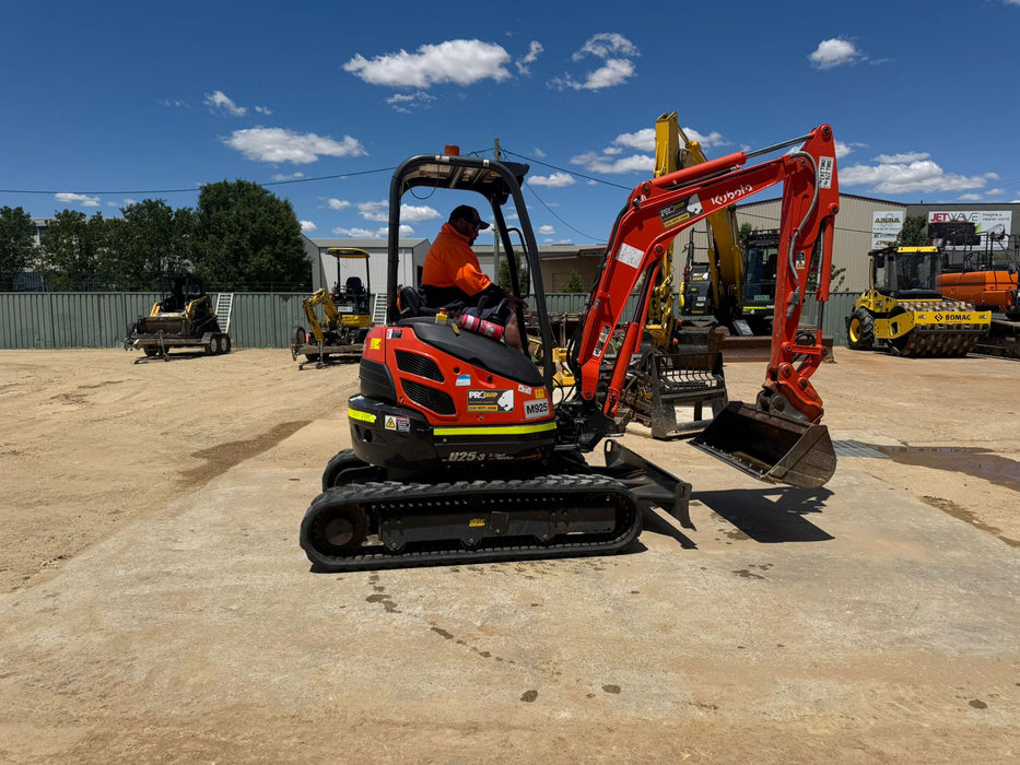 2022 KUBOTA U25 2.6T EXCAVATOR (M925) WITH HITCH, BUCKETS, 700 HOURS