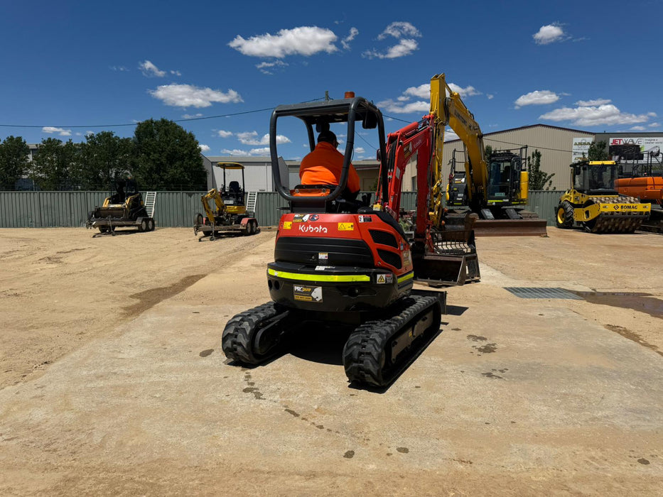 2022 KUBOTA U25 2.6T EXCAVATOR (M925) WITH HITCH, BUCKETS, 700 HOURS