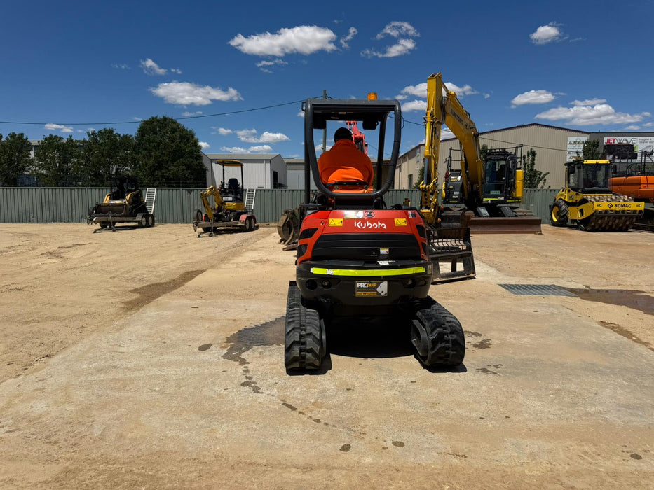 2022 KUBOTA U25 2.6T EXCAVATOR (M925) WITH HITCH, BUCKETS, 700 HOURS