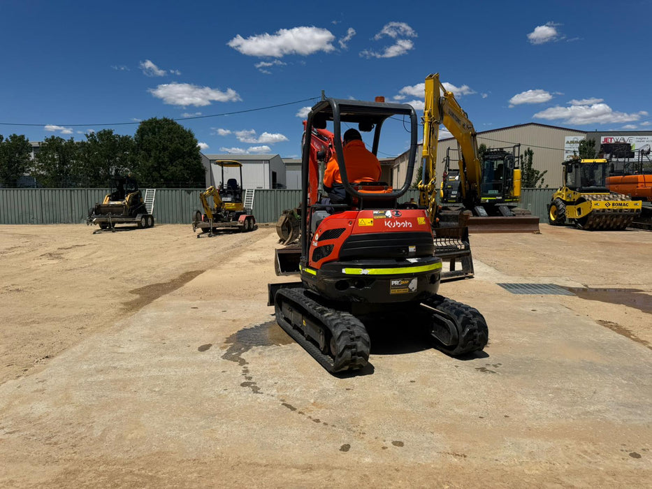2022 KUBOTA U25 2.6T EXCAVATOR (M925) WITH HITCH, BUCKETS, 700 HOURS