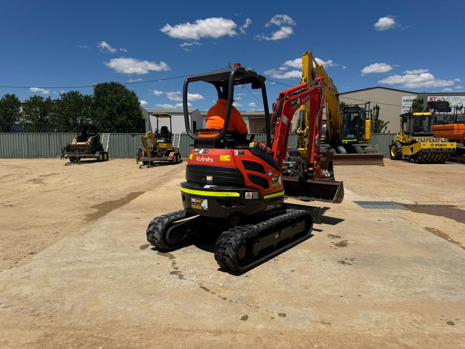 2022 KUBOTA U25 2.6T EXCAVATOR (M925) WITH HITCH, BUCKETS, 700 HOURS