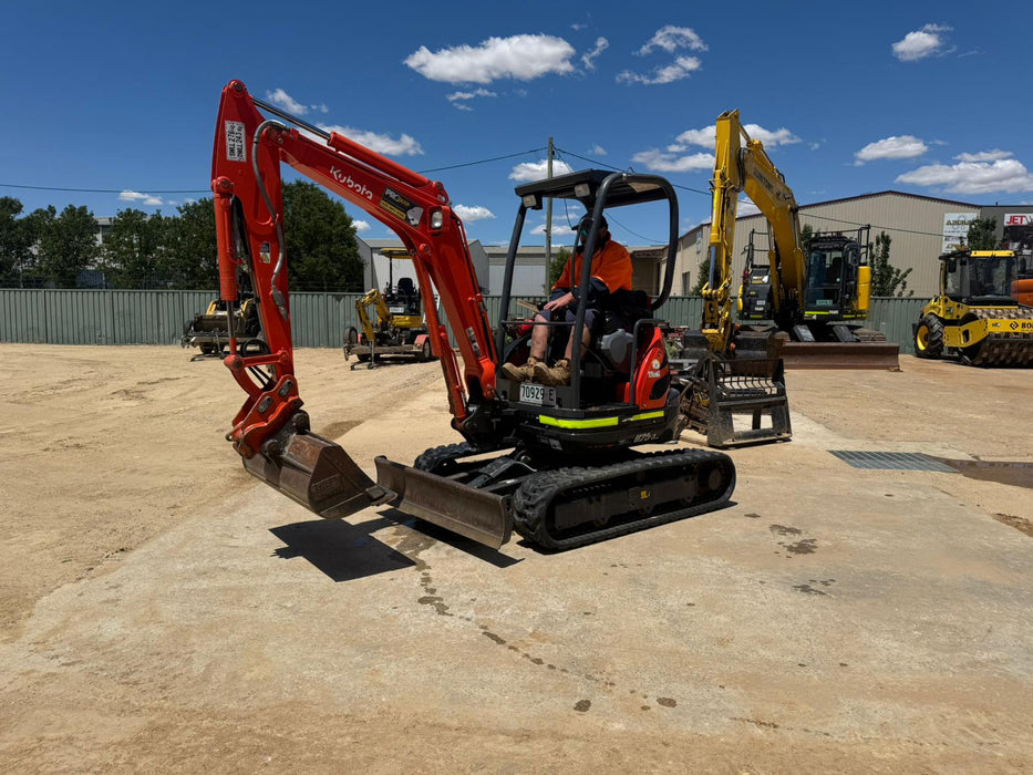 2022 KUBOTA U25 2.6T EXCAVATOR (M925) WITH HITCH, BUCKETS, 700 HOURS