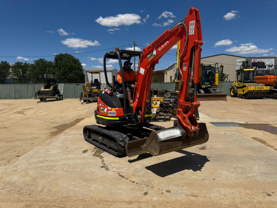 2022 KUBOTA U25 2.6T EXCAVATOR (M925) WITH HITCH, BUCKETS, 700 HOURS