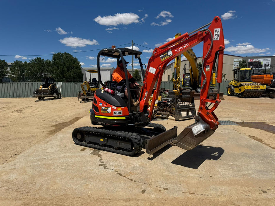2022 KUBOTA U25 2.6T EXCAVATOR (M925) WITH HITCH, BUCKETS, 700 HOURS