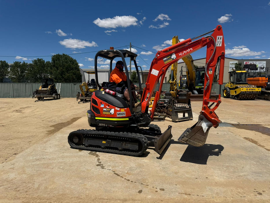 2022 KUBOTA U25 2.6T EXCAVATOR (M925) WITH HITCH, BUCKETS, 700 HOURS