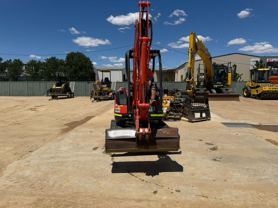 2022 KUBOTA U25 2.6T EXCAVATOR (M925) WITH HITCH, BUCKETS, 700 HOURS