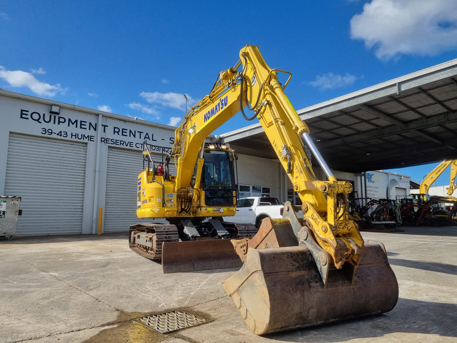 2021 KOMATSU PC138US-11 15T EXCAVATOR (E322) WITH 2940 HRS, HITCH AND BUCKETS