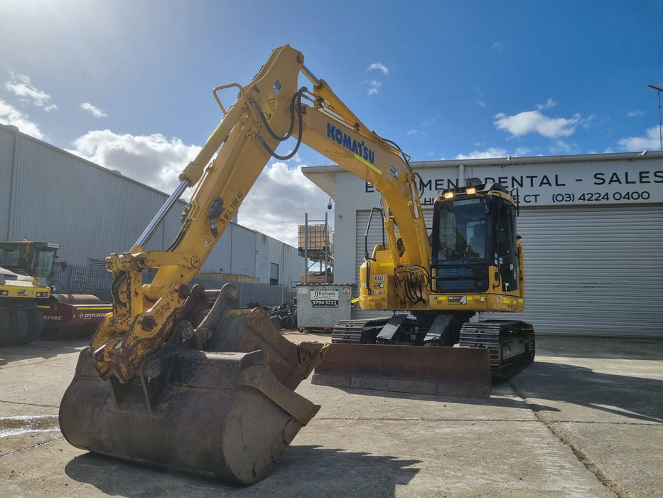 2021 KOMATSU PC138US-11 15T EXCAVATOR (E322) WITH 2940 HRS, HITCH AND BUCKETS