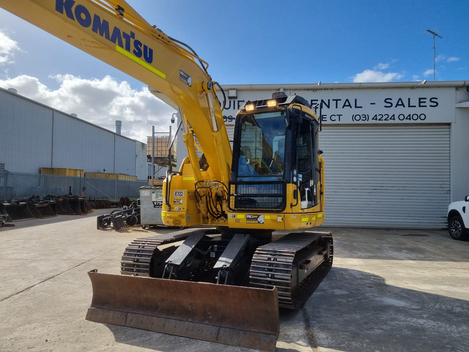 2021 KOMATSU PC138US-11 15T EXCAVATOR (E322) WITH 2940 HRS, HITCH AND BUCKETS