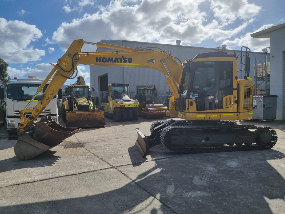 2021 KOMATSU PC138US-11 15T EXCAVATOR (E322) WITH 2940 HRS, HITCH AND BUCKETS