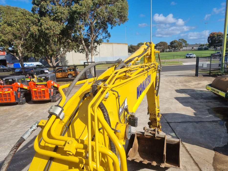 2021 KOMATSU PC138US-11 15T EXCAVATOR (E322) WITH 2940 HRS, HITCH AND BUCKETS