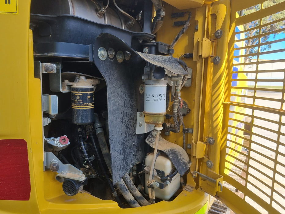 2021 KOMATSU PC138US-11 15T EXCAVATOR (E322) WITH 2940 HRS, HITCH AND BUCKETS